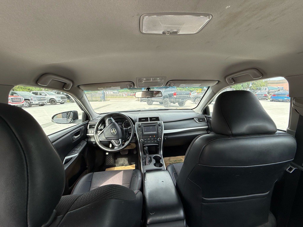 2017 Toyota Camry Image 16