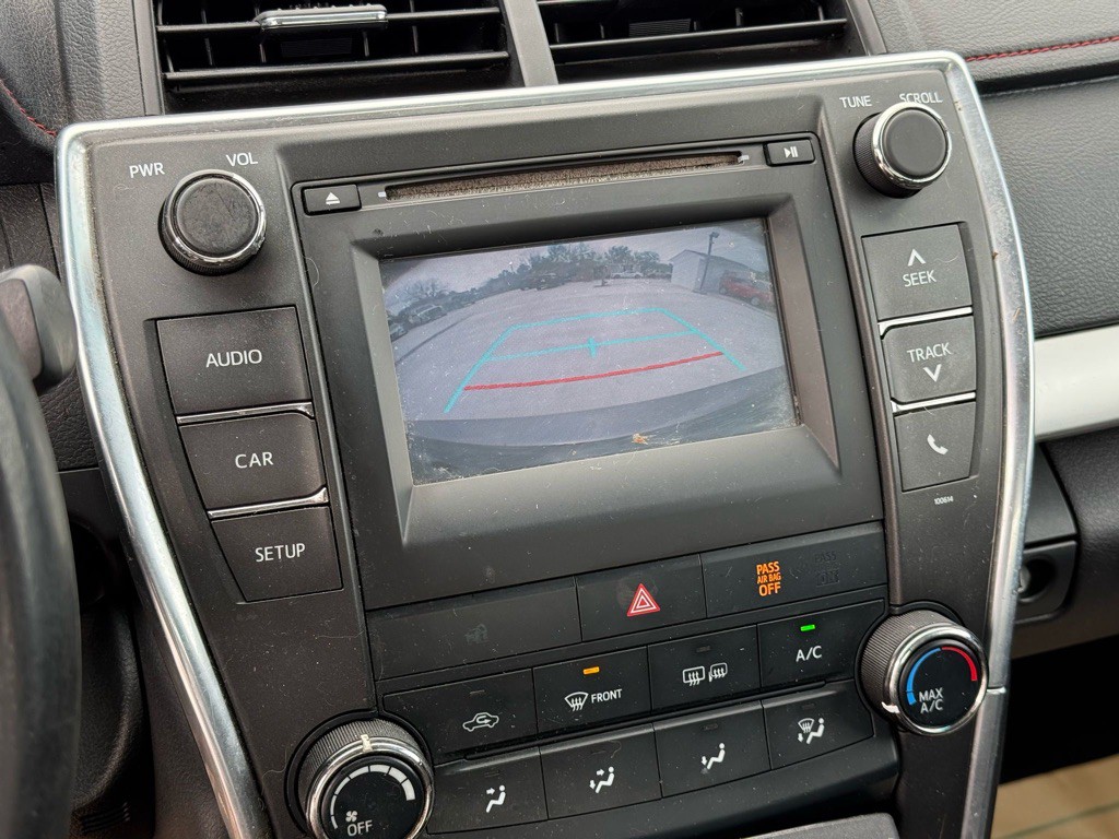 2017 Toyota Camry Image 18