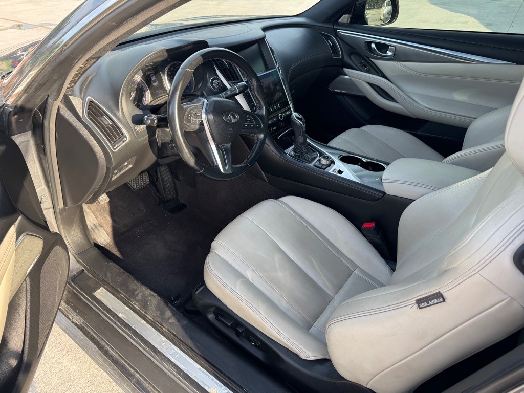 2017 INFINITI Q60 Image 9