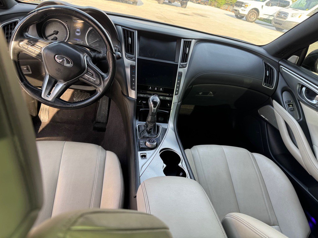 2017 INFINITI Q60 Image 11