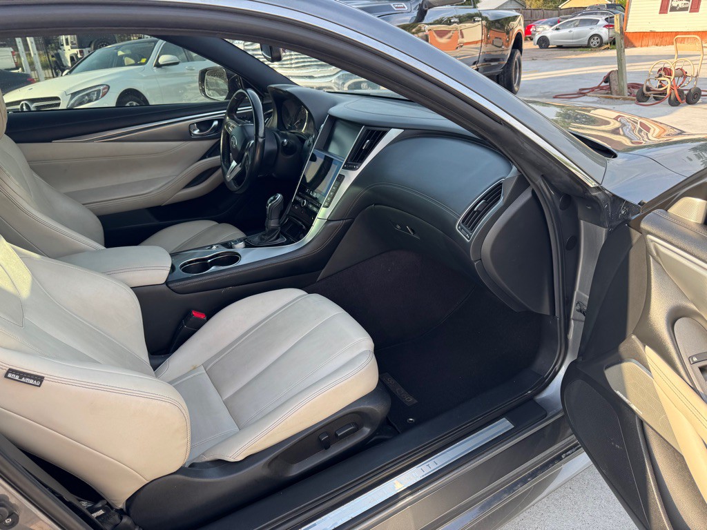 2017 INFINITI Q60 Image 13