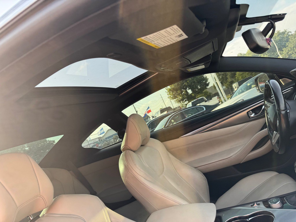 2017 INFINITI Q60 Image 14