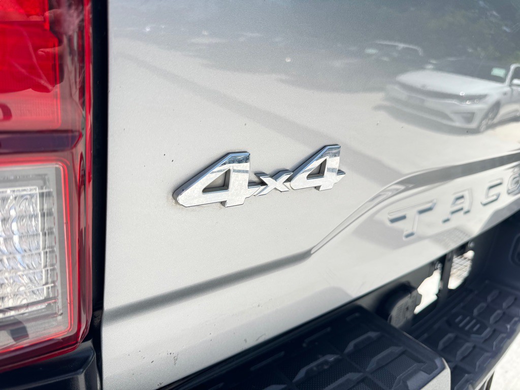 2019 Toyota Tacoma Image 9