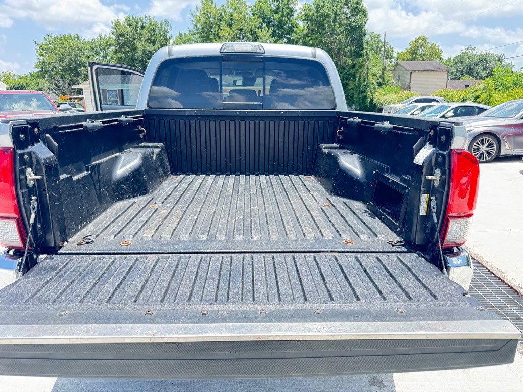2019 Toyota Tacoma Image 10