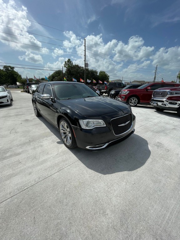 2019 Chrysler 300 Image 2