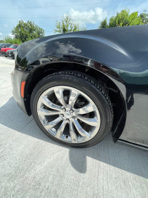2019 Chrysler 300 Image 5