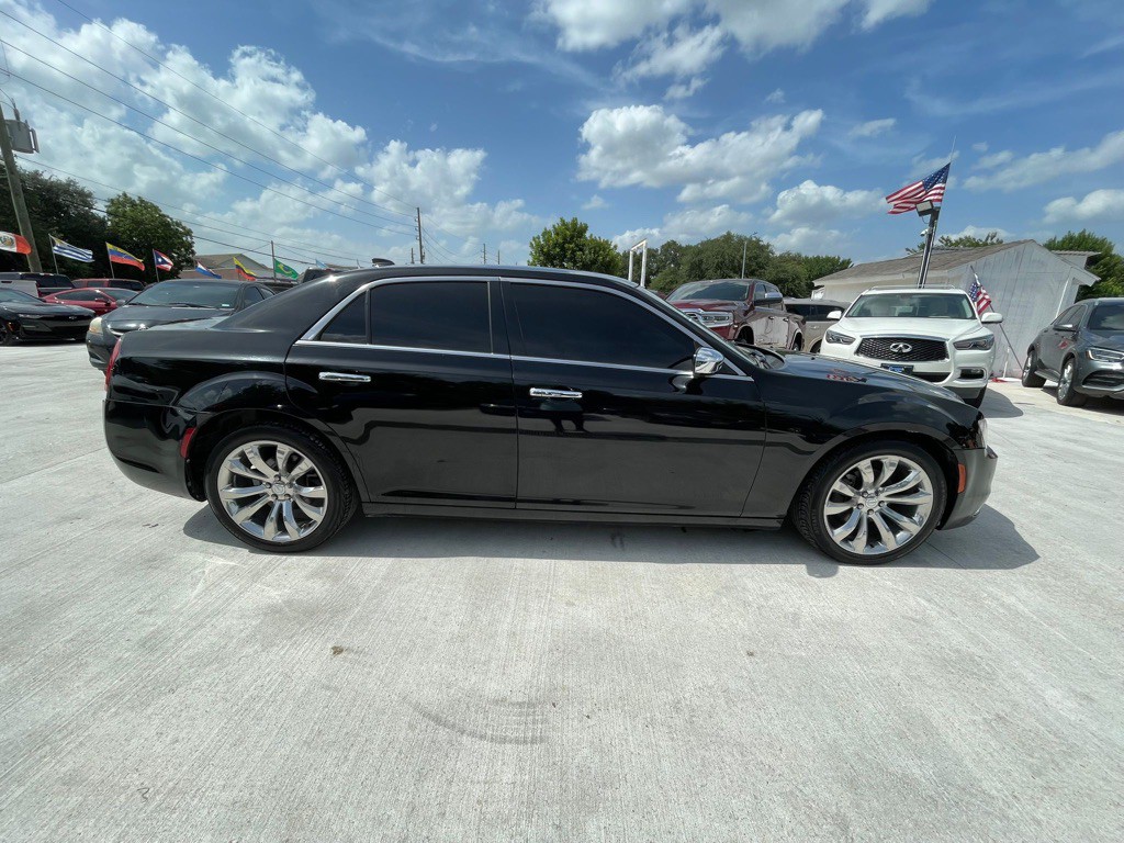 2019 Chrysler 300 Image 6