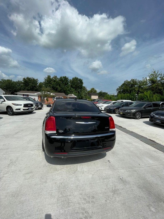 2019 Chrysler 300 Image 8