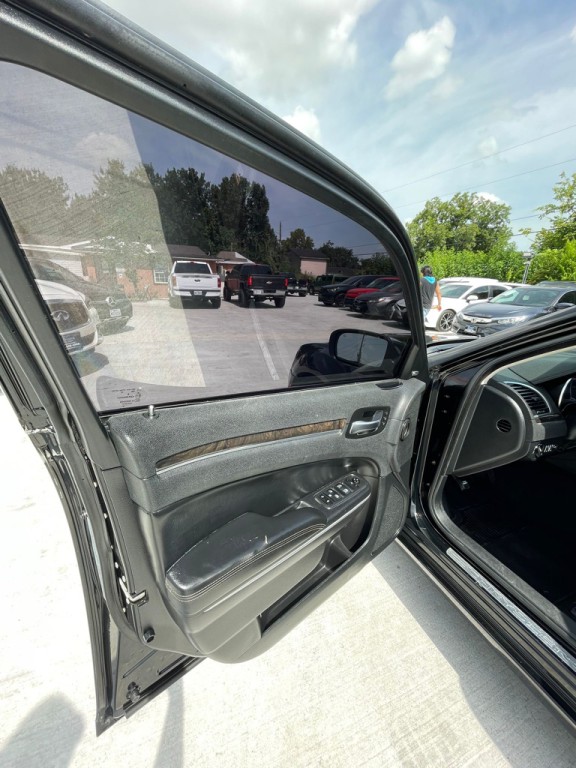 2019 Chrysler 300 Image 10