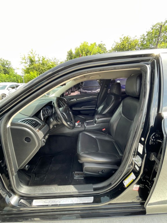 2019 Chrysler 300 Image 11