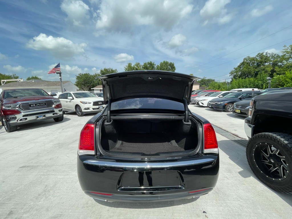 2019 Chrysler 300 Image 18
