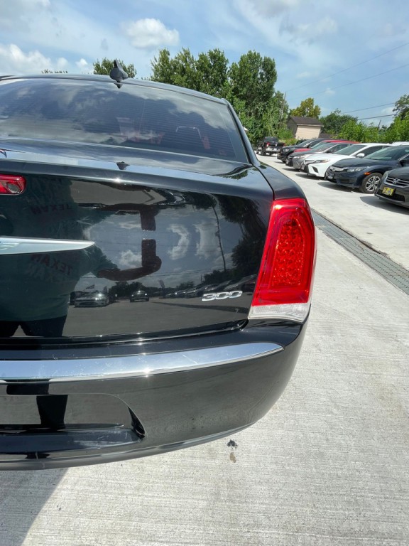 2019 Chrysler 300 Image 19