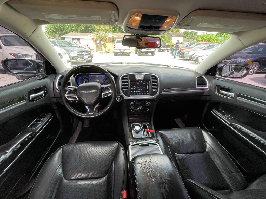 2019 Chrysler 300 Image 24