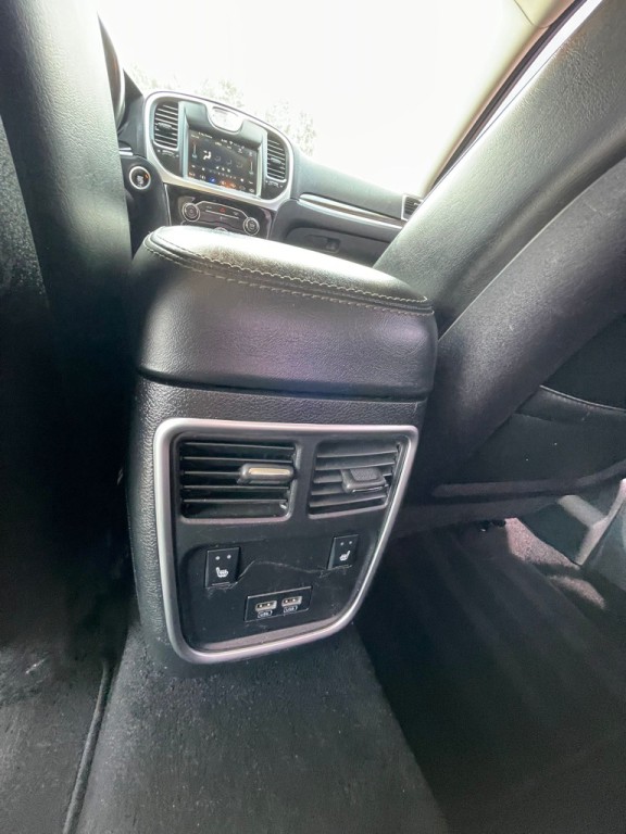 2019 Chrysler 300 Image 25