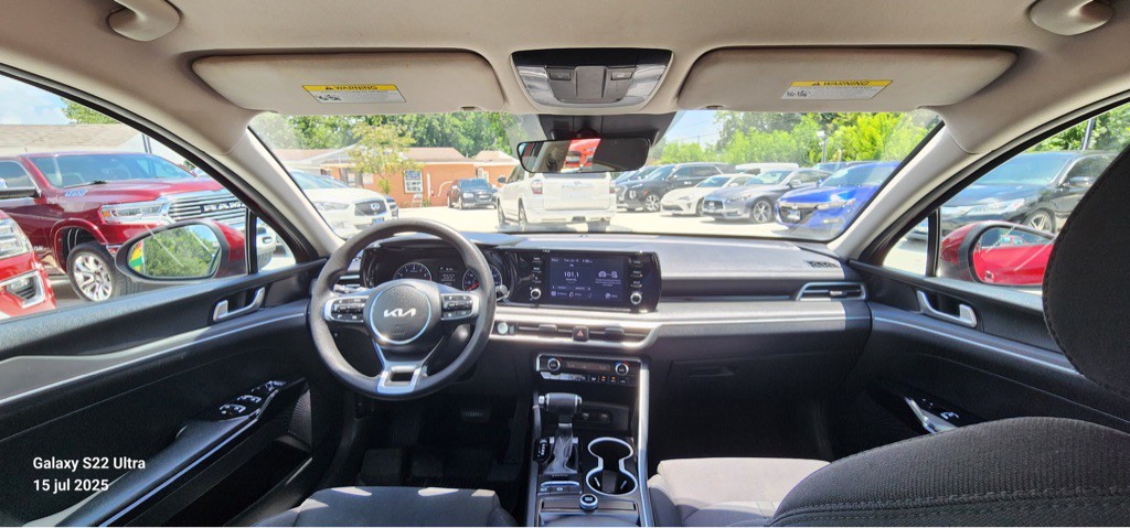 2023 Kia K5 Image 16