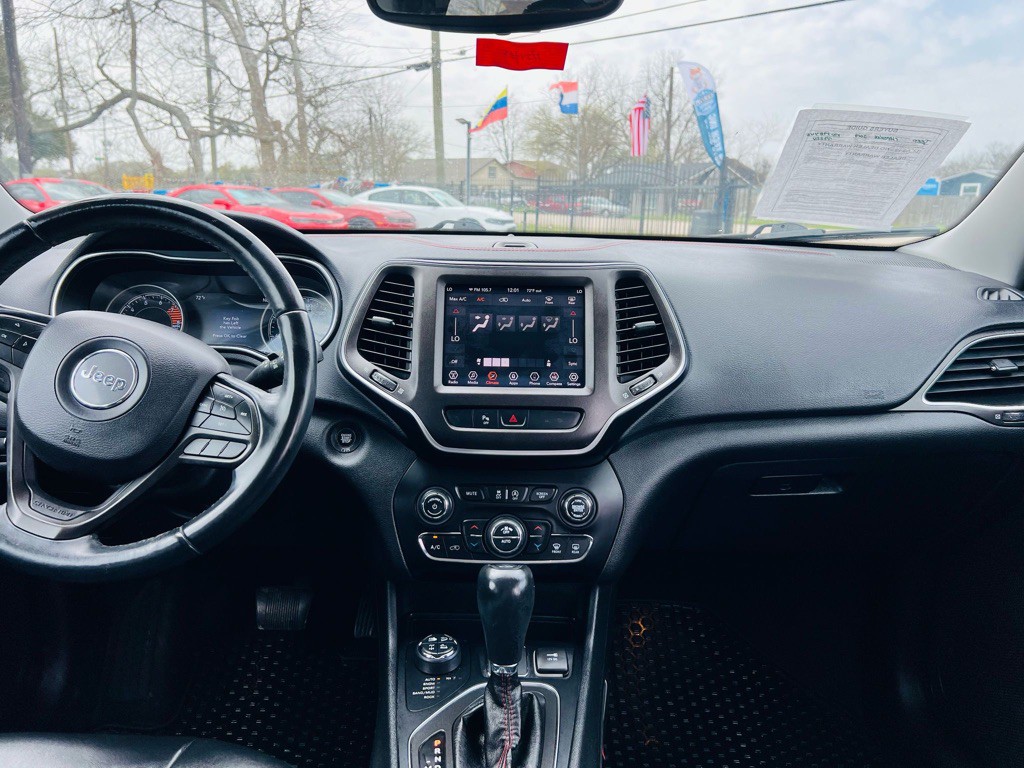 2019 Jeep Cherokee Image 12