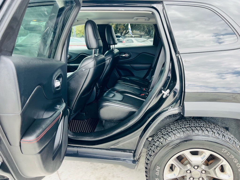 2019 Jeep Cherokee Image 16