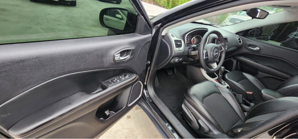 2018 Jeep Compass Image 17