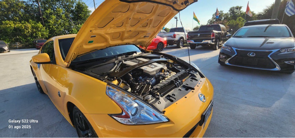 2017 Nissan 370Z Image 8