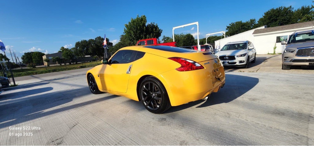 2017 Nissan 370Z Image 10