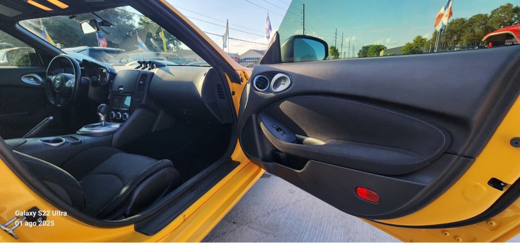 2017 Nissan 370Z Image 16