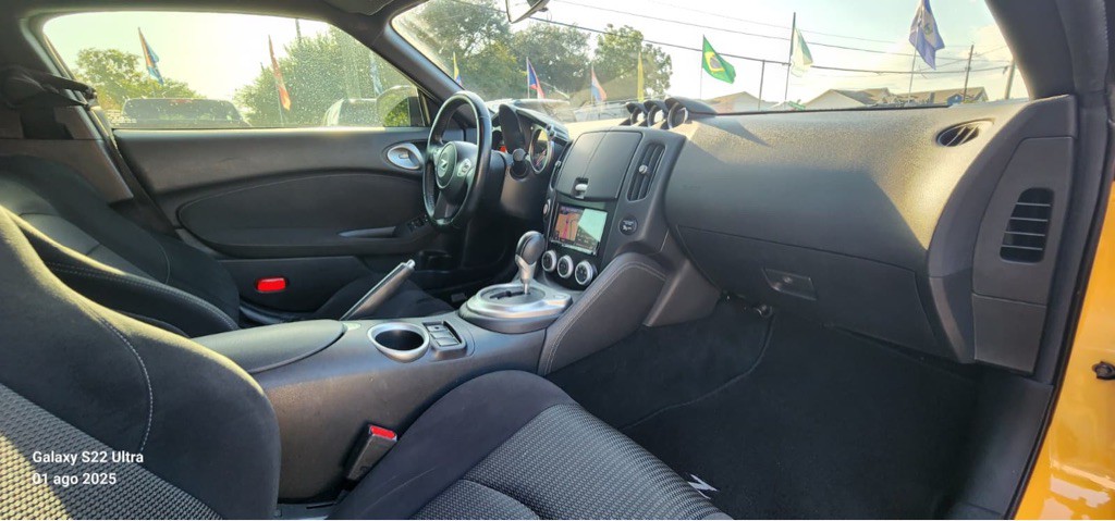 2017 Nissan 370Z Image 17