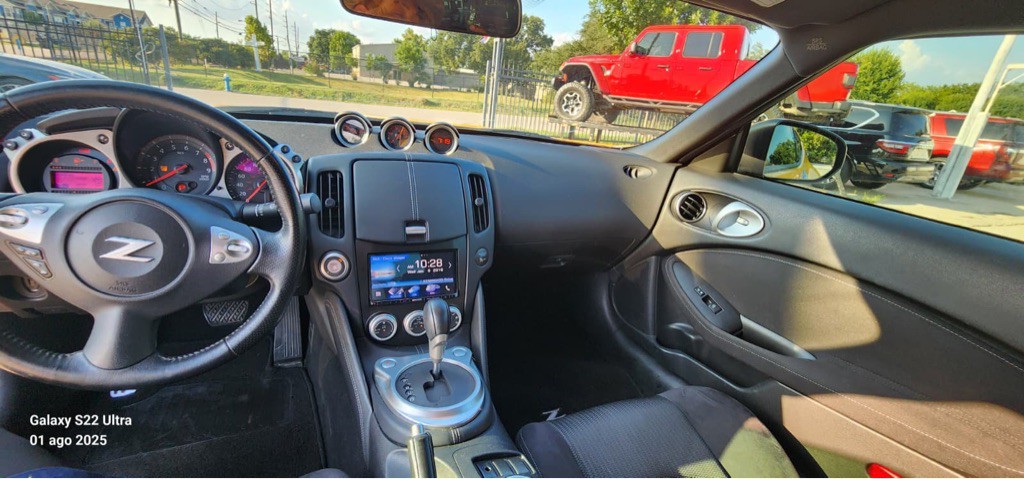 2017 Nissan 370Z Image 21
