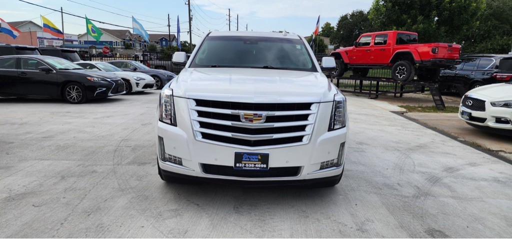 2016 Cadillac Escalade Image 2