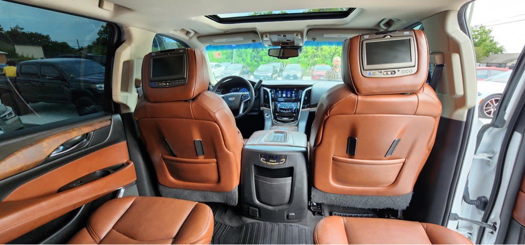 2016 Cadillac Escalade Image 18