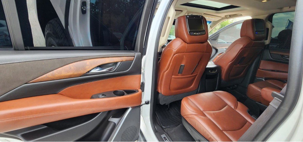 2016 Cadillac Escalade Image 19