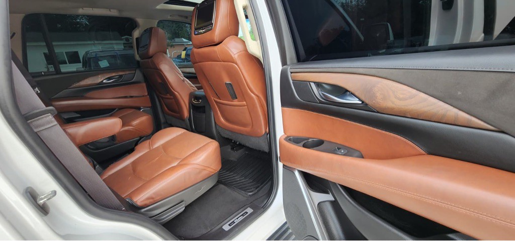 2016 Cadillac Escalade Image 23