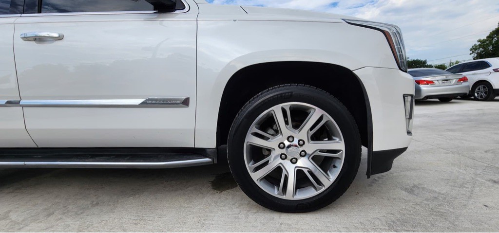 2016 Cadillac Escalade Image 29