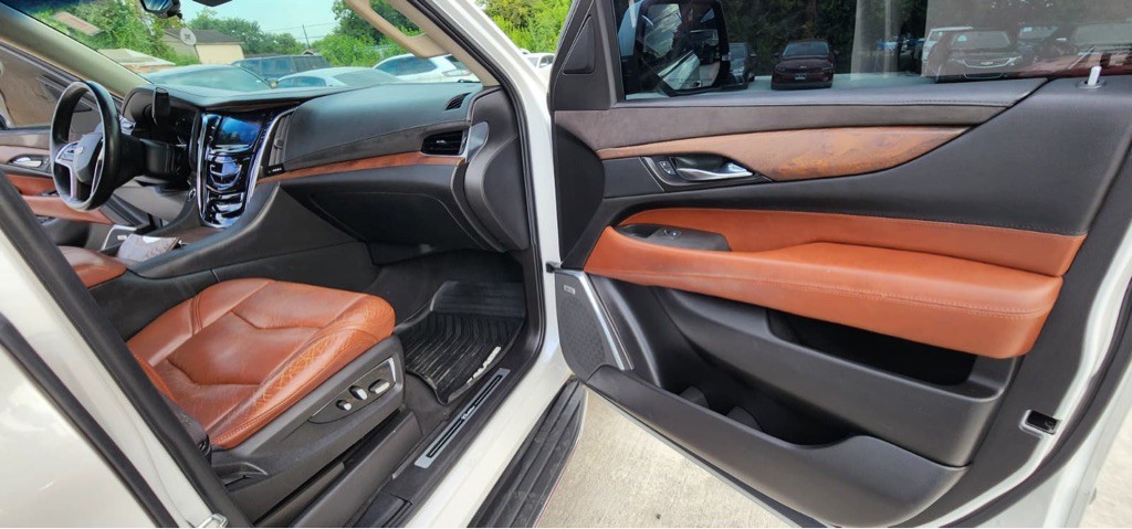 2016 Cadillac Escalade Image 30