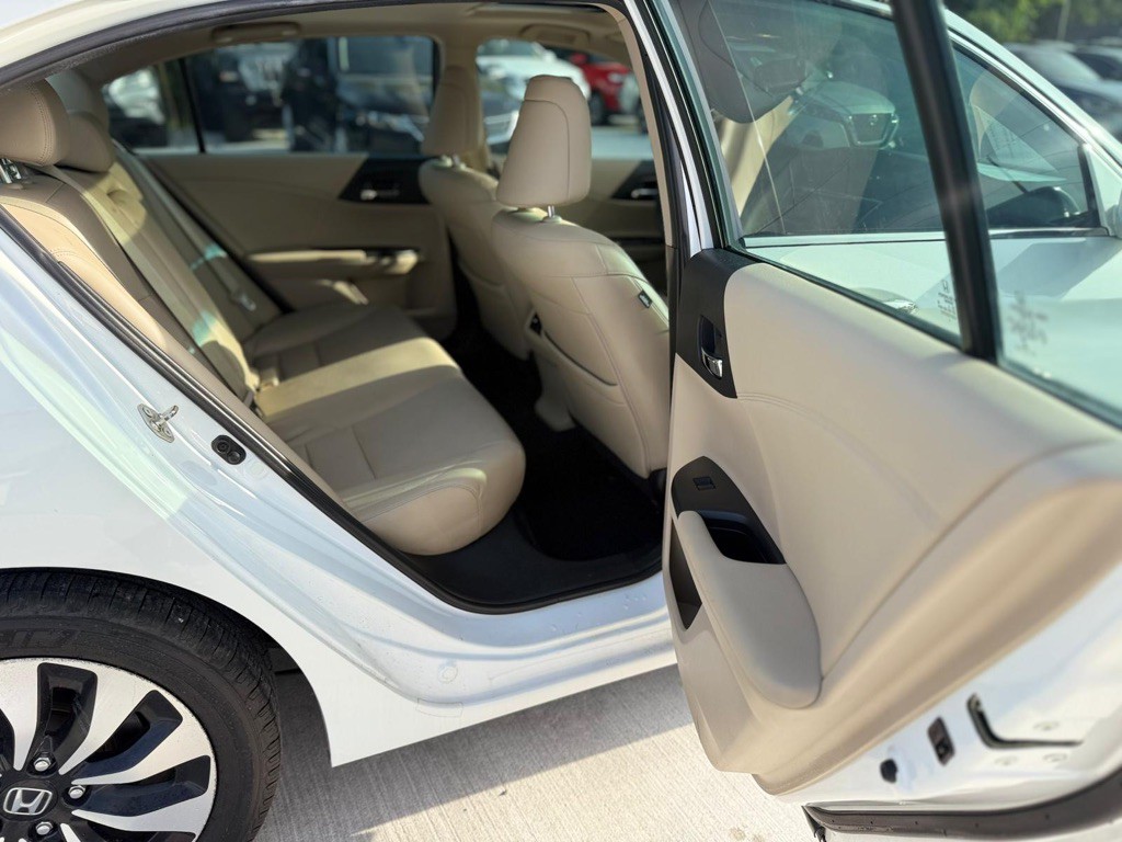 2015 Honda Accord Image 13