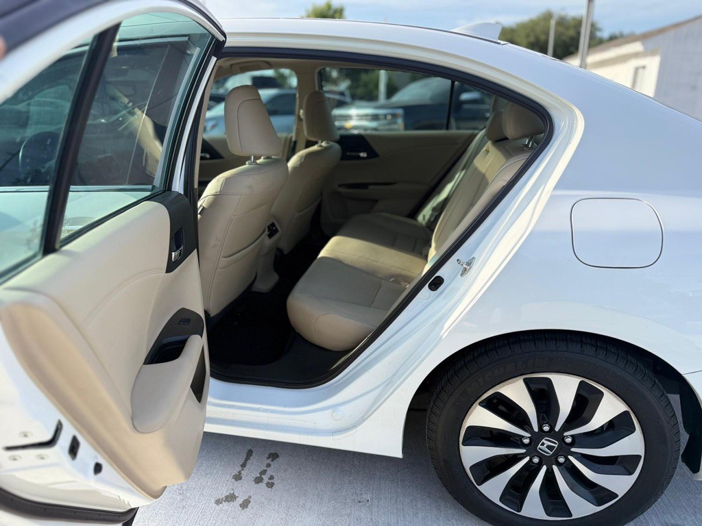 2015 Honda Accord Image 16