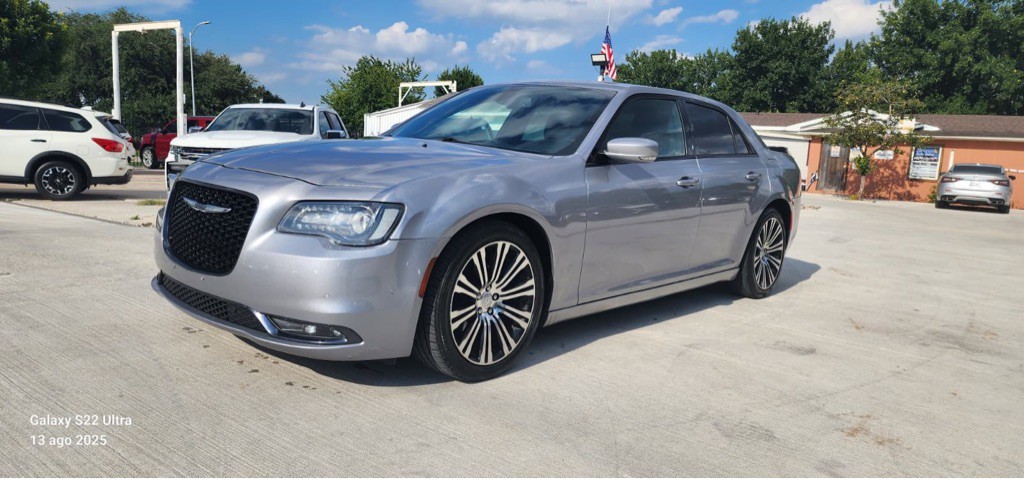 2018 Chrysler 300 Image 1
