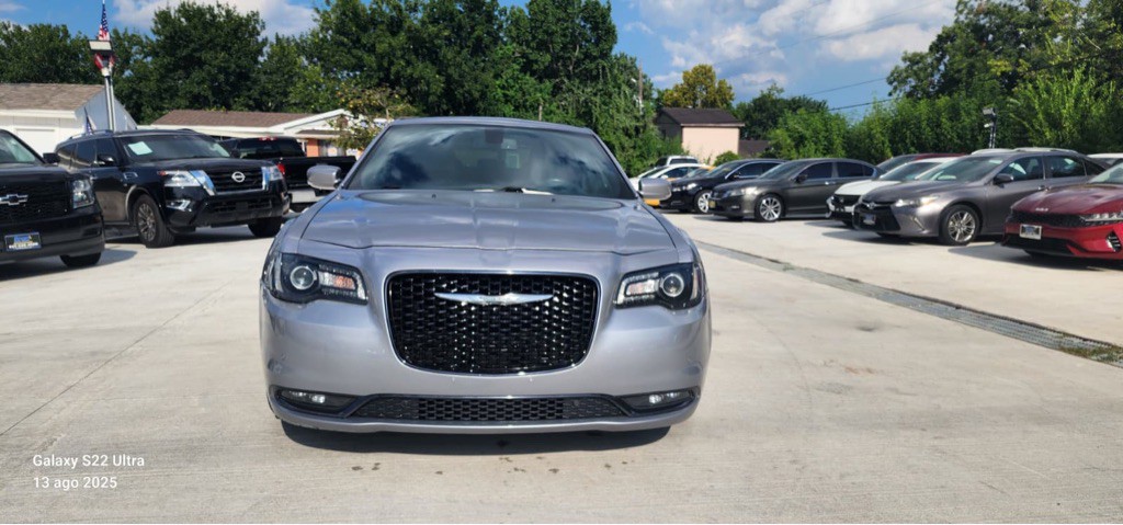 2018 Chrysler 300 Image 3