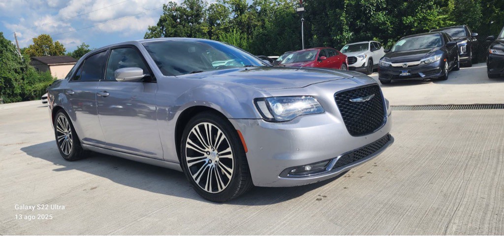 2018 Chrysler 300 Image 4