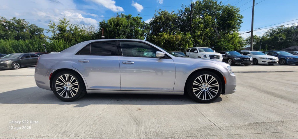 2018 Chrysler 300 Image 5