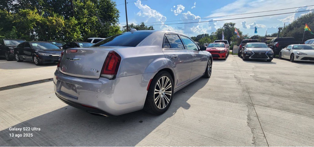 2018 Chrysler 300 Image 7