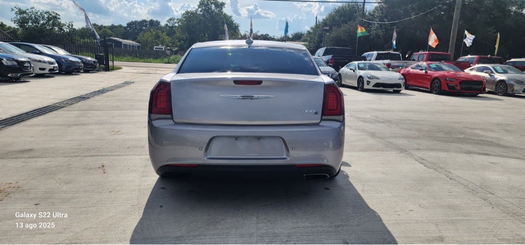 2018 Chrysler 300 Image 8