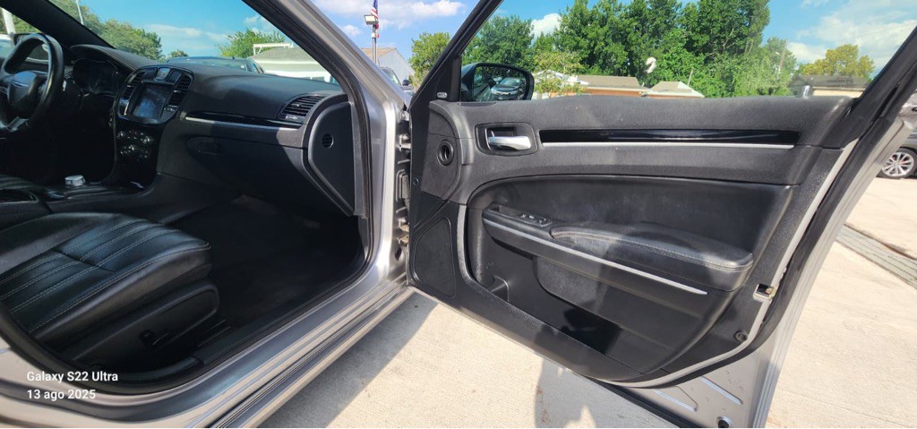 2018 Chrysler 300 Image 11
