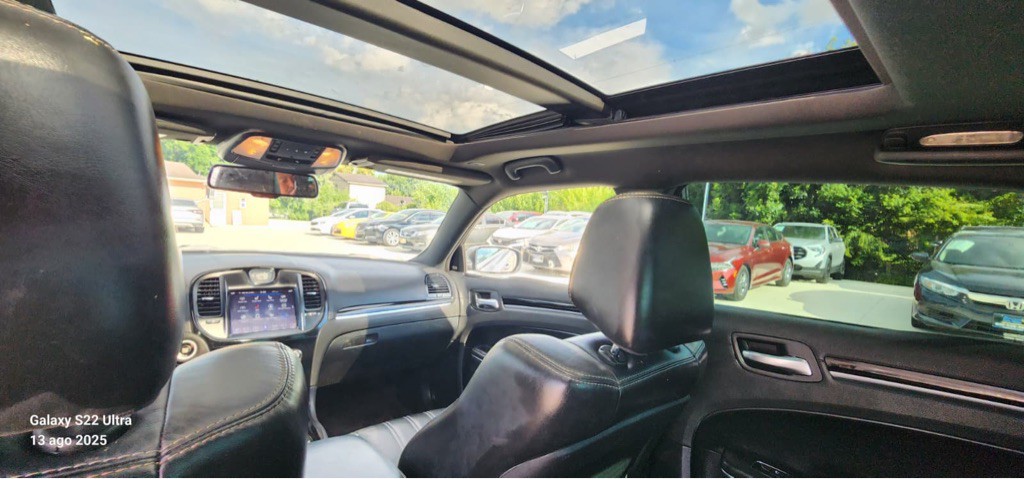 2018 Chrysler 300 Image 14