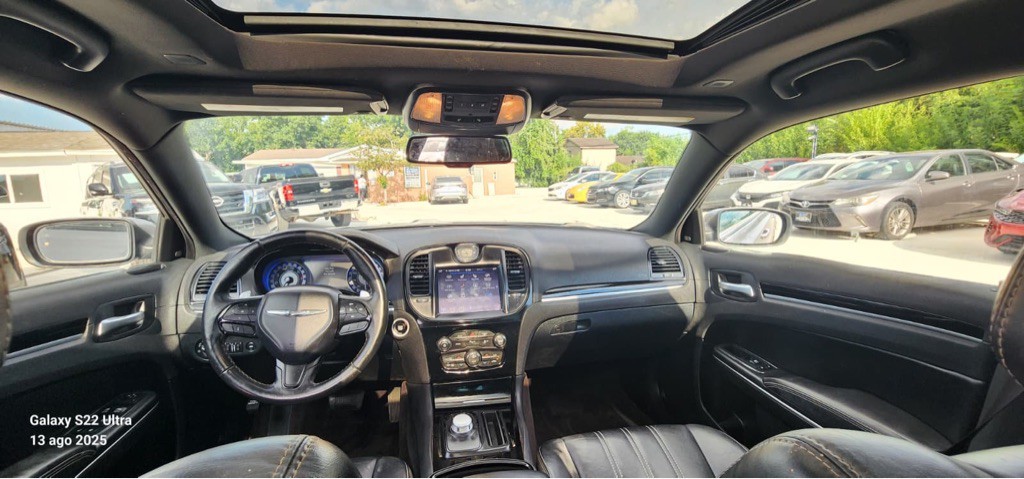2018 Chrysler 300 Image 15