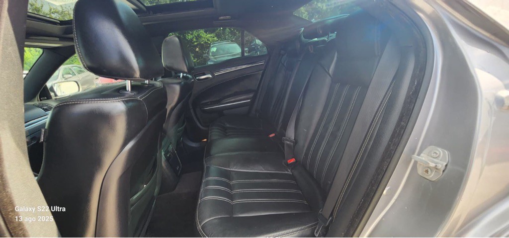 2018 Chrysler 300 Image 16