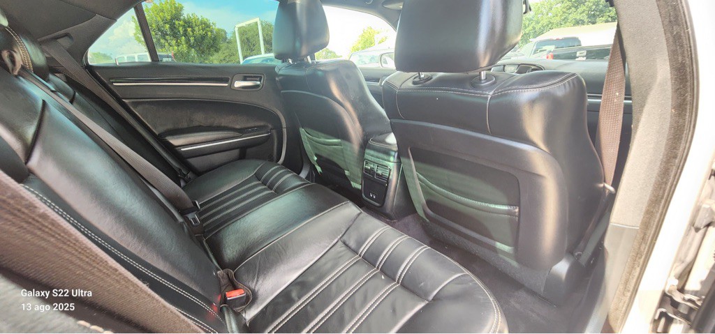 2018 Chrysler 300 Image 17