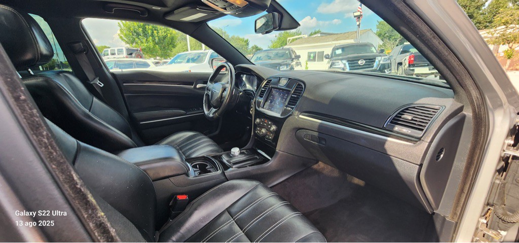2018 Chrysler 300 Image 19