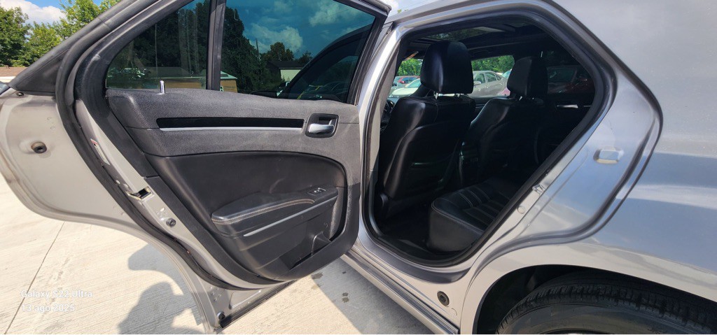 2018 Chrysler 300 Image 25