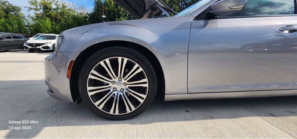 2018 Chrysler 300 Image 27