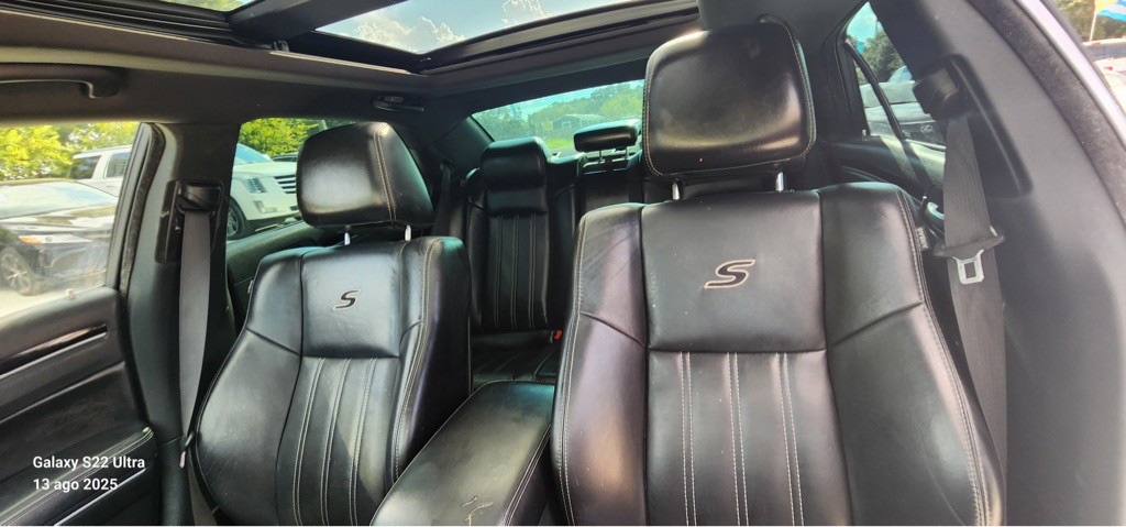 2018 Chrysler 300 Image 30